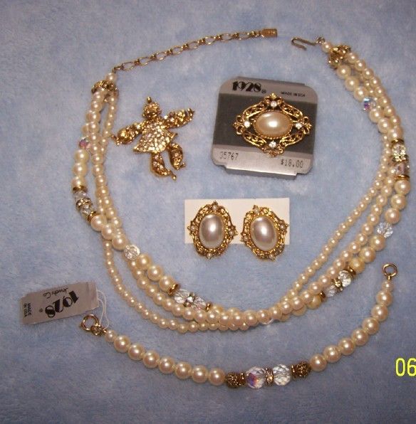 1928 5 pcs necklace,bracelet, 2 brooches clown; earr  