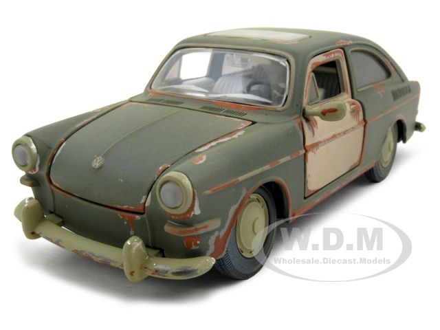 1967 VOLKSWAGEN 1600 FASTBACK WEATHERED 124 DIECAST  