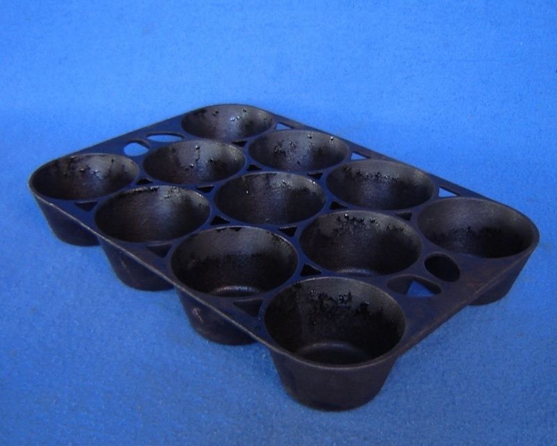 VINTAGE GRISWOLD No.10 CAST IRON MUFFIN PAN 949 ERIE PA.  