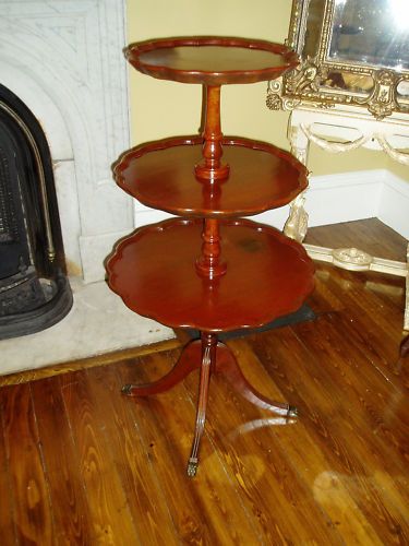 WONDERFUL SOLID MAHOGANY 3 TIER DUMB WAITER  