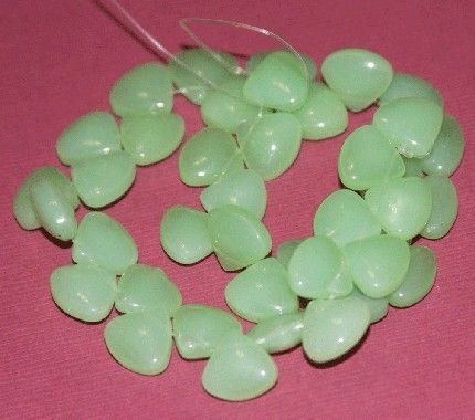 40 pcs of light green glass flat heart briolette 11mm  