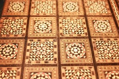 p010 SUPERBLY DETAILED Vtg Handmade Arts & Crafts Inlaid Backgammon 