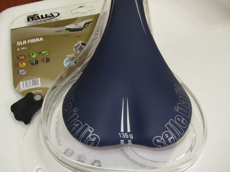 Selle Italia SLR carbonio saddle   blue   leather   135grams   NEW 