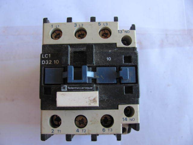 Telemecanique LC1 D32 10 Contactor 110V 50/60Hz F7  