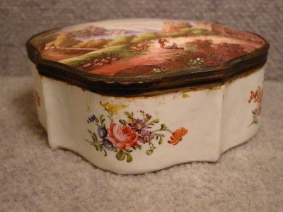 1770 Staffordshire Enamel box with Multi Castle Scene  