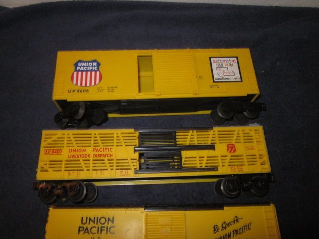 LIONEL TRAINS UNION PACIFIC FREIGHT CARS ROLLING STOCK  