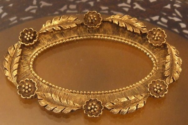   VINTAGE ORMOLU ORNATE GOLD GILT OVAL JEWELRY CASKET BOX  