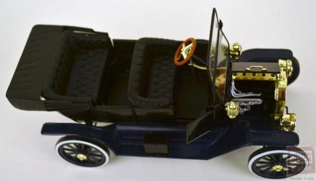 Diecast Models 1/18 Ford Model A & T Cadillac Phantom in Acrylic 