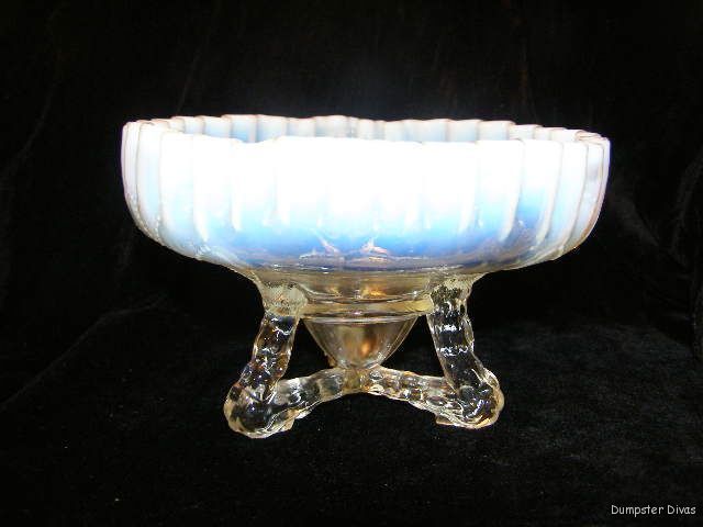 Dugan Glass Opalescent Winter Cabbage Bowl Pie Crust  