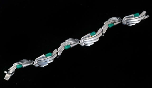 BETO DECO Vintage MEXICAN Silver BRACELET Feathers and Green Stone 