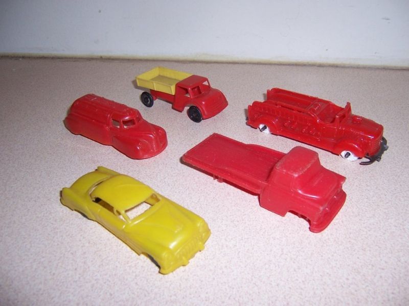 1950s VINTAGE O SCALE PLASTIC CAR & TRUCK LOT for LIONEL TRAINS  