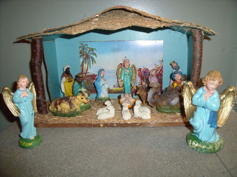 VINTAGE CRECHE NATIVITY SCENE W/ MANGER + 19 FIGURES  